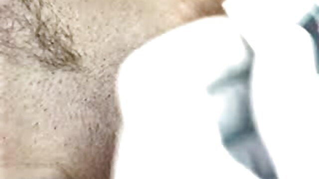 Busty barna szakadt harisnyanadrágban megmutatja anal szex videok a punciját